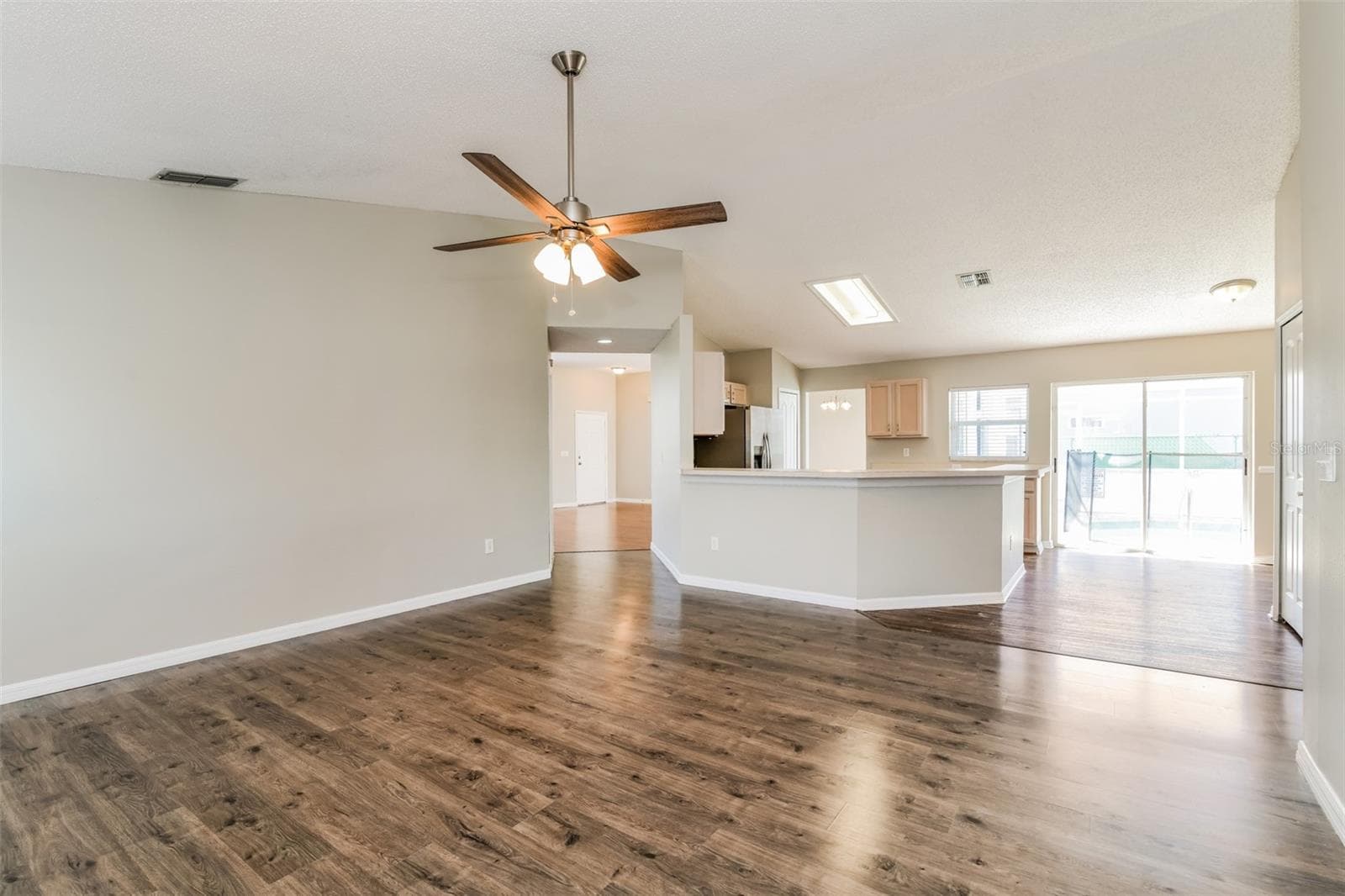 Single Family Residence at 8615 CAVENDISH DR, KISSIMMEE, photo 6 of 15