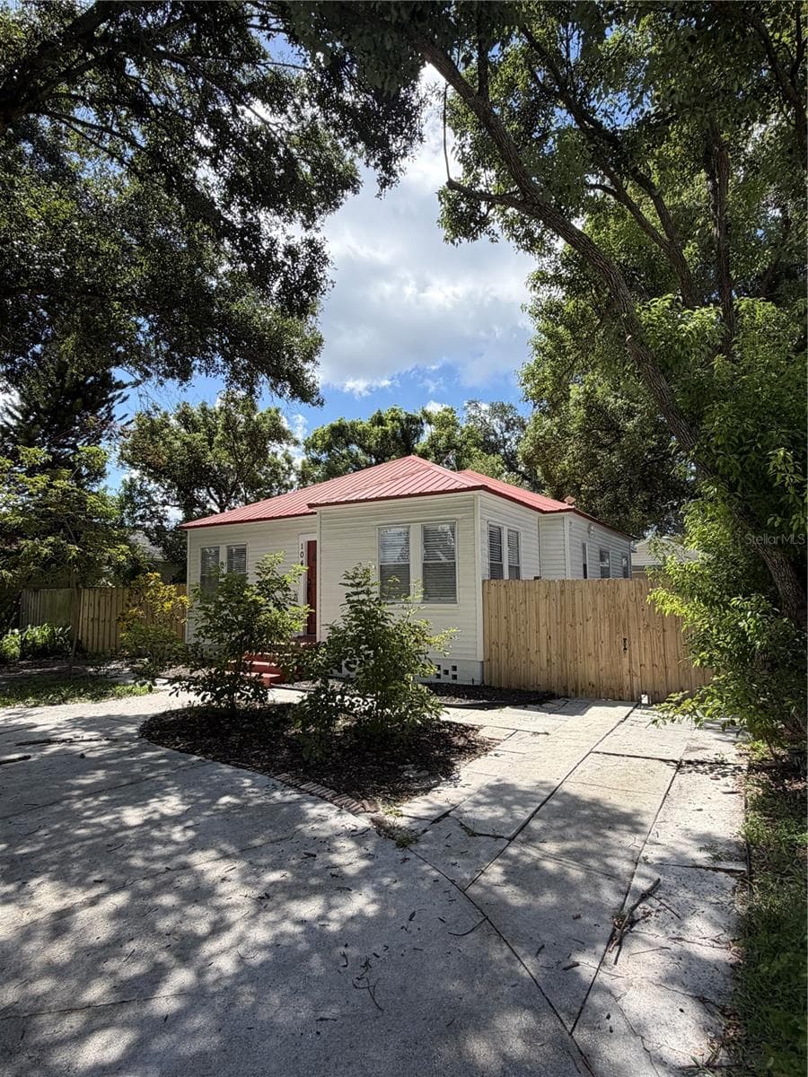 Single Family Residence at 104 W LAMBRIGHT ST, TAMPA, photo 3 of 70