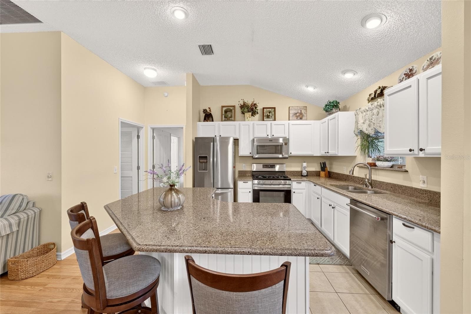 Kitchen with Granite Counter Tops - 16947 SE 93RD CUTHBERT CIR, THE VILLAGES