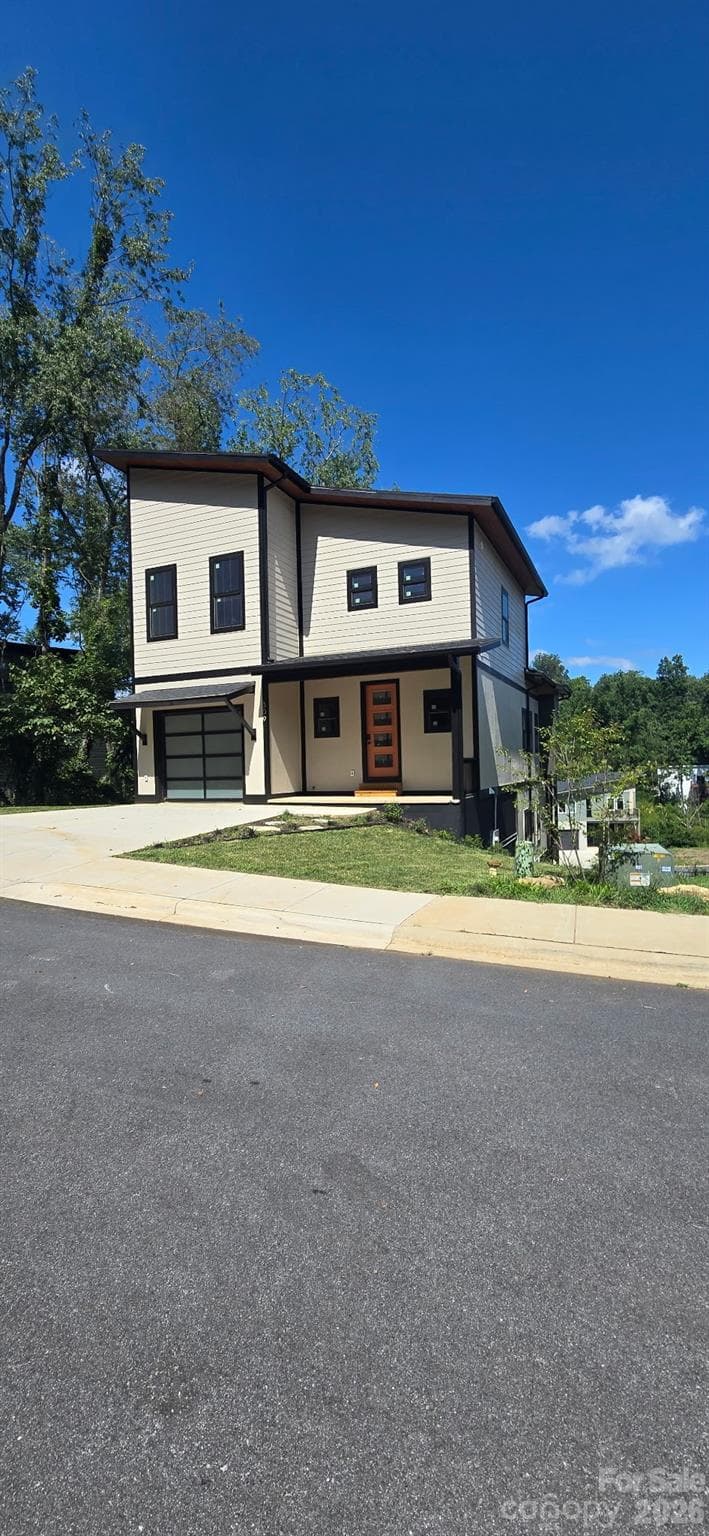 Single Family Residence at 309 Iron Ridge Loop, Asheville, photo 2 of 12