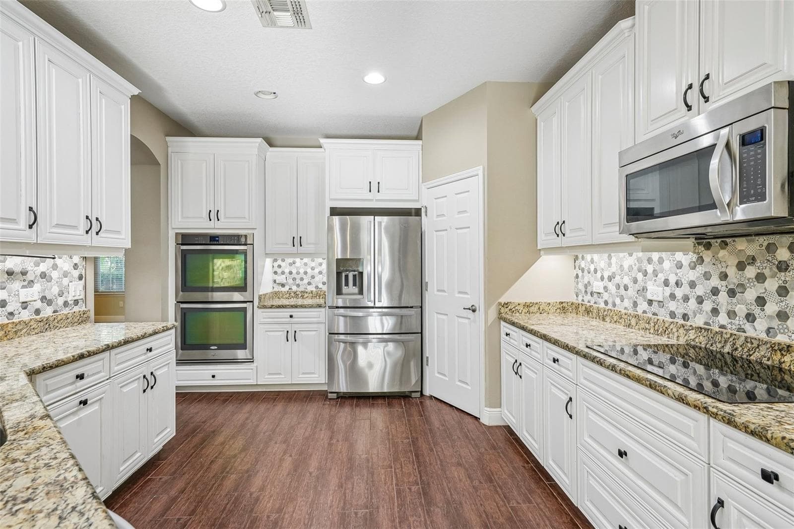 Single Family Residence at 19711 WELLINGTON MANOR BLVD, LUTZ, photo 9 of 39