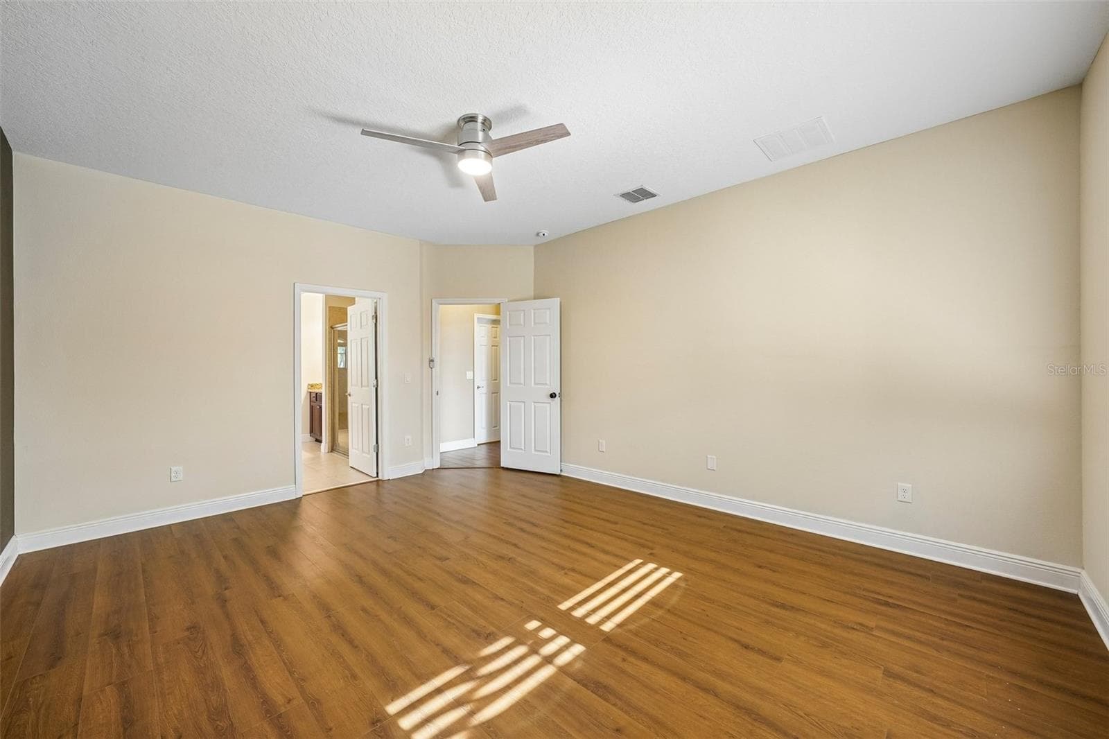 Single Family Residence at 19711 WELLINGTON MANOR BLVD, LUTZ, photo 16 of 39
