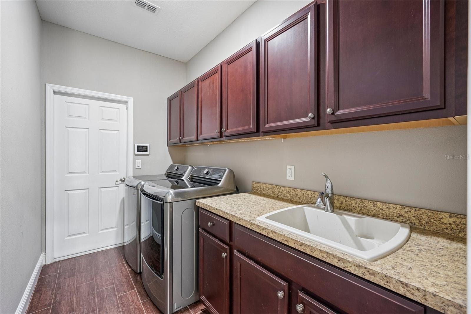 Single Family Residence at 19711 WELLINGTON MANOR BLVD, LUTZ, photo 25 of 39