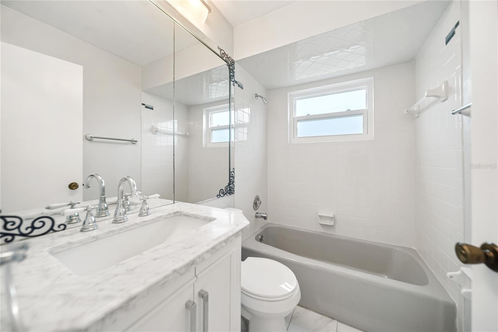 Single Family Residence at 112 WOODINGHAM DR, VENICE, photo 18 of 47