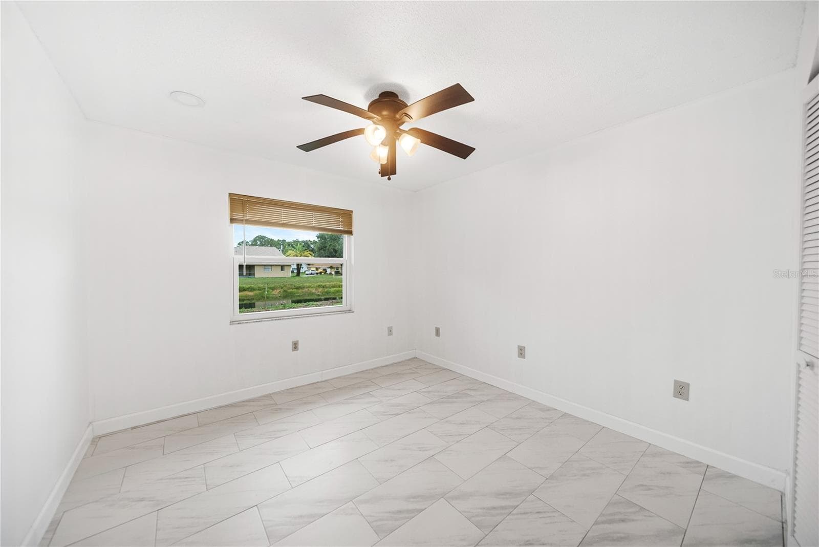 Third bedroom - 112 WOODINGHAM DR, VENICE