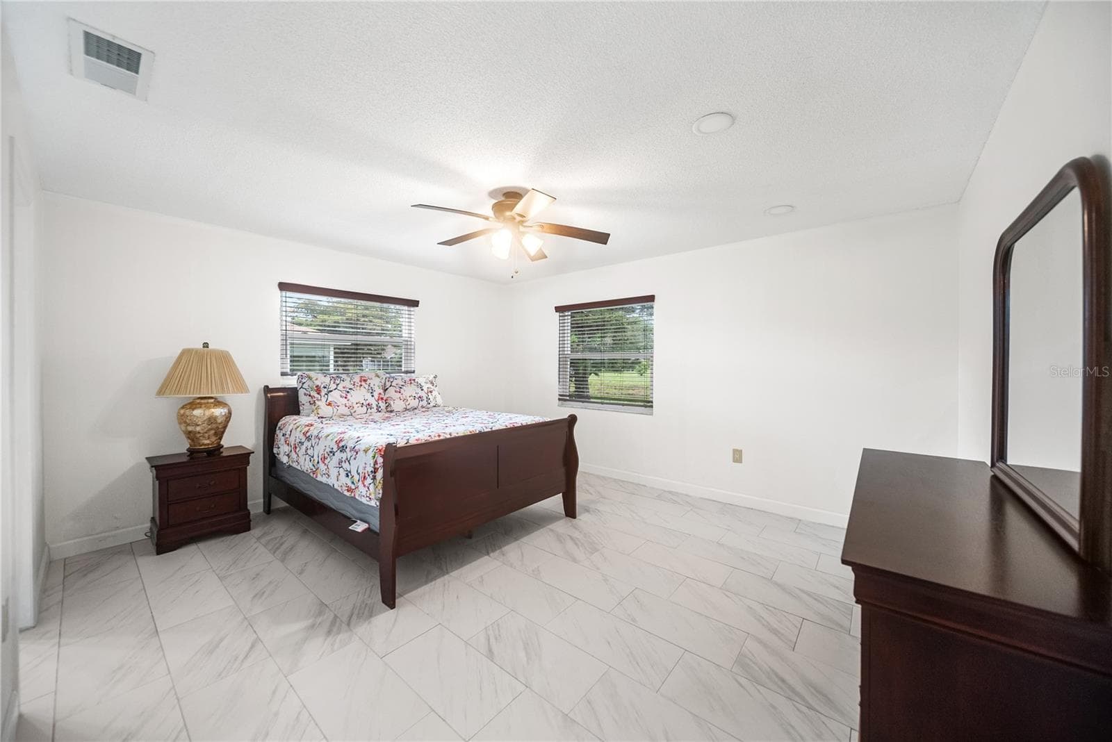 Primary bedroom - 112 WOODINGHAM DR, VENICE