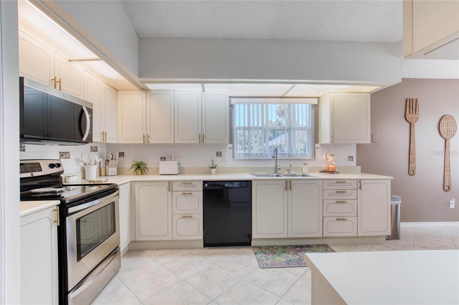 Single Family Residence at 982 BREEZEMONT CT, PORT ORANGE, photo 17 of 69