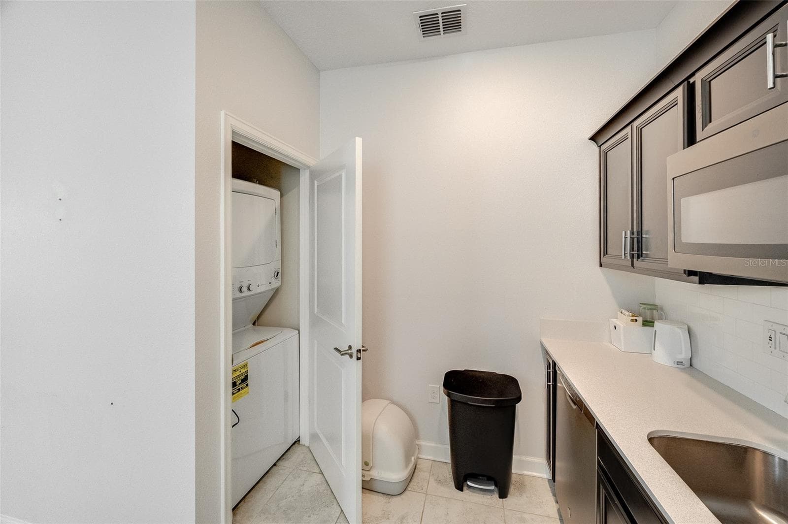 Stackable laundry conveys - 2353 CRESCENT MOON ST, KISSIMMEE