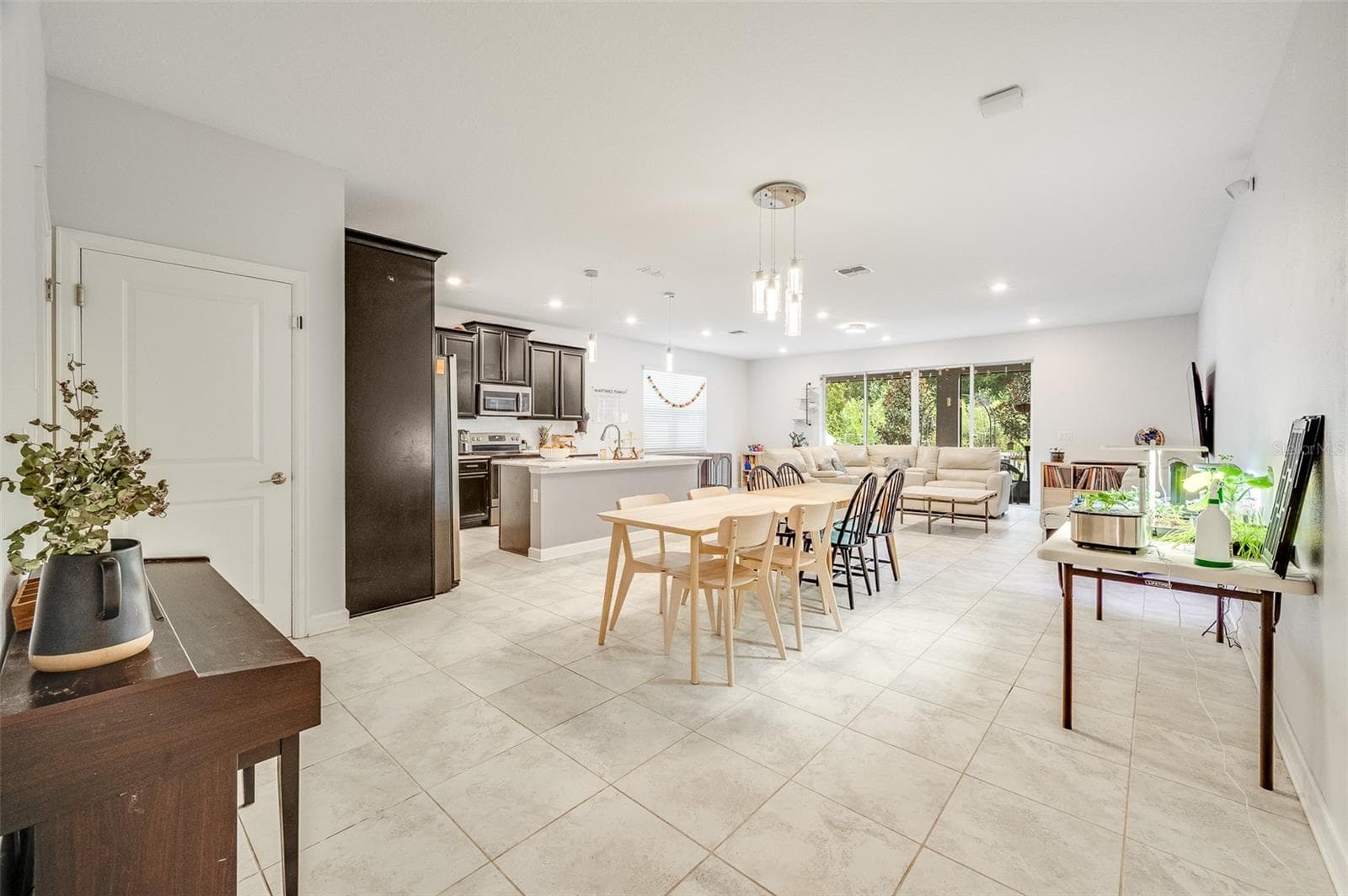 Living/Dining room open floorplan - 2353 CRESCENT MOON ST, KISSIMMEE