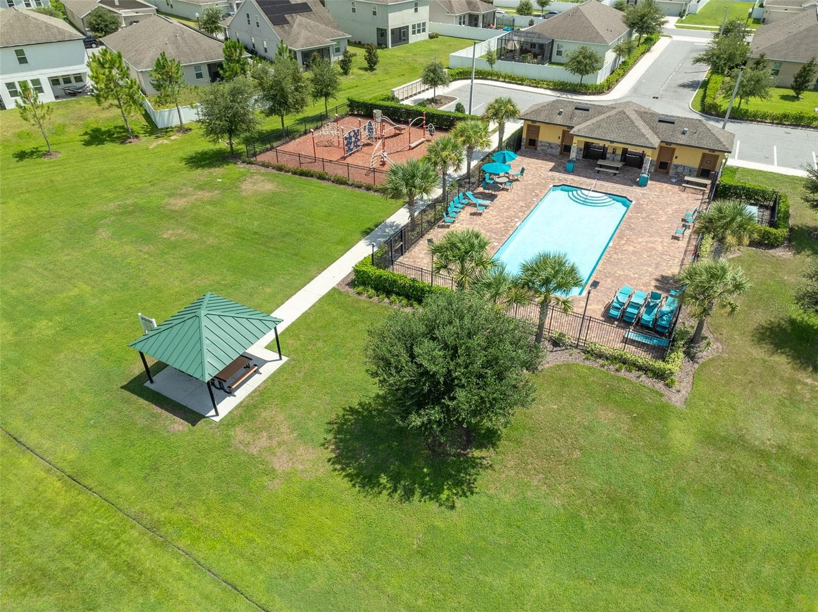 Home is within walking distance of pool - 2353 CRESCENT MOON ST, KISSIMMEE
