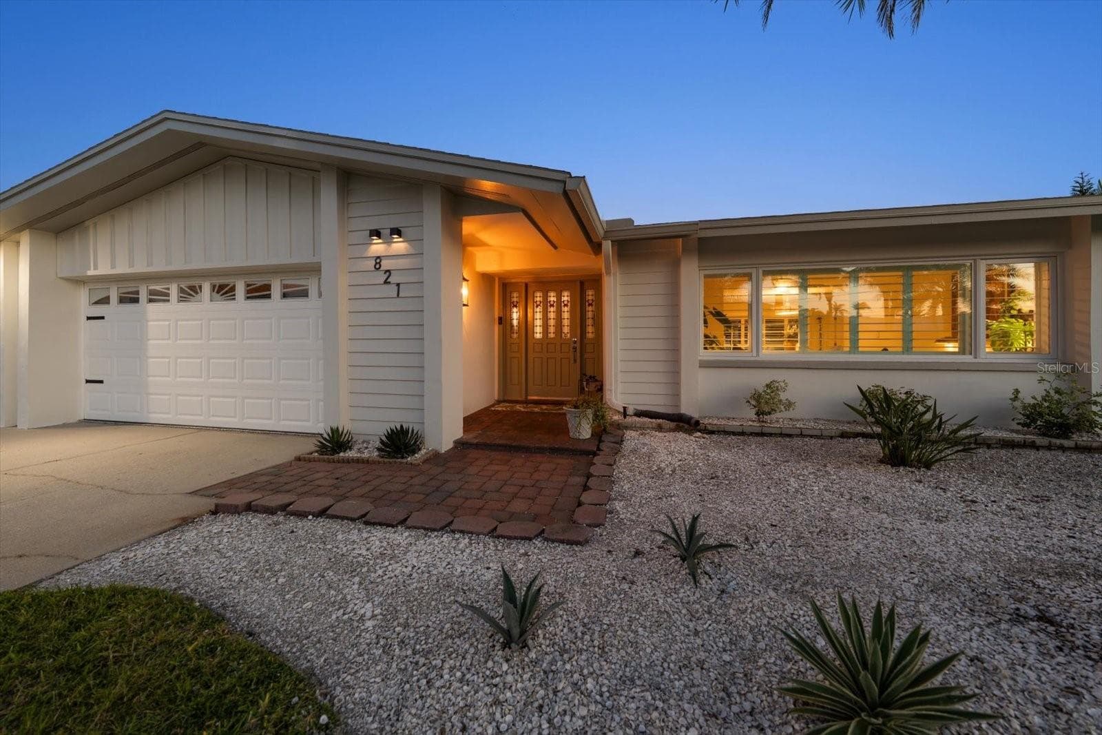 Come on in, it is even prettier inside! - 821 JACARANDA DR, LARGO