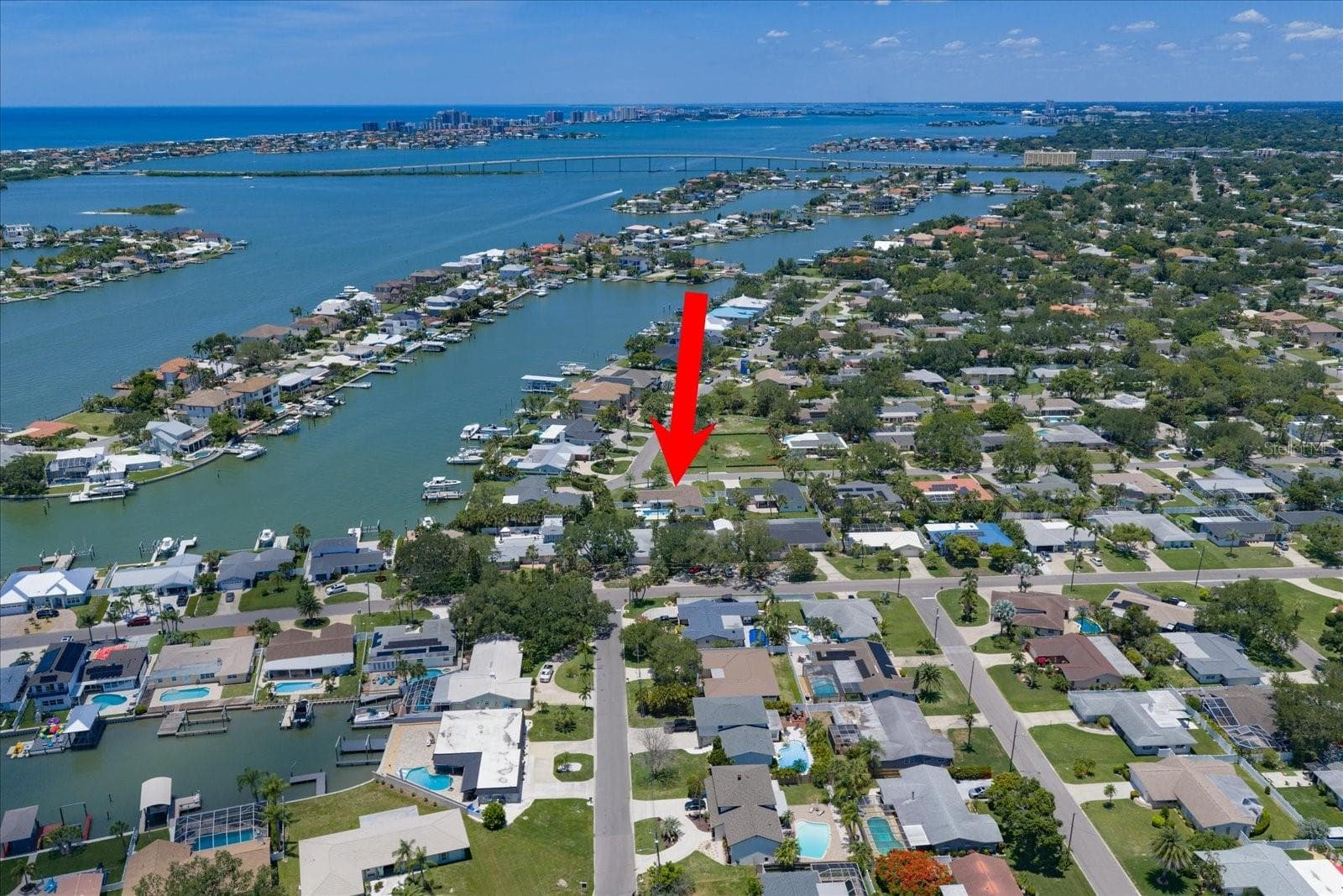 Right next door to the water. Love those coastal breezes and the salt in the air! - 821 JACARANDA DR, LARGO