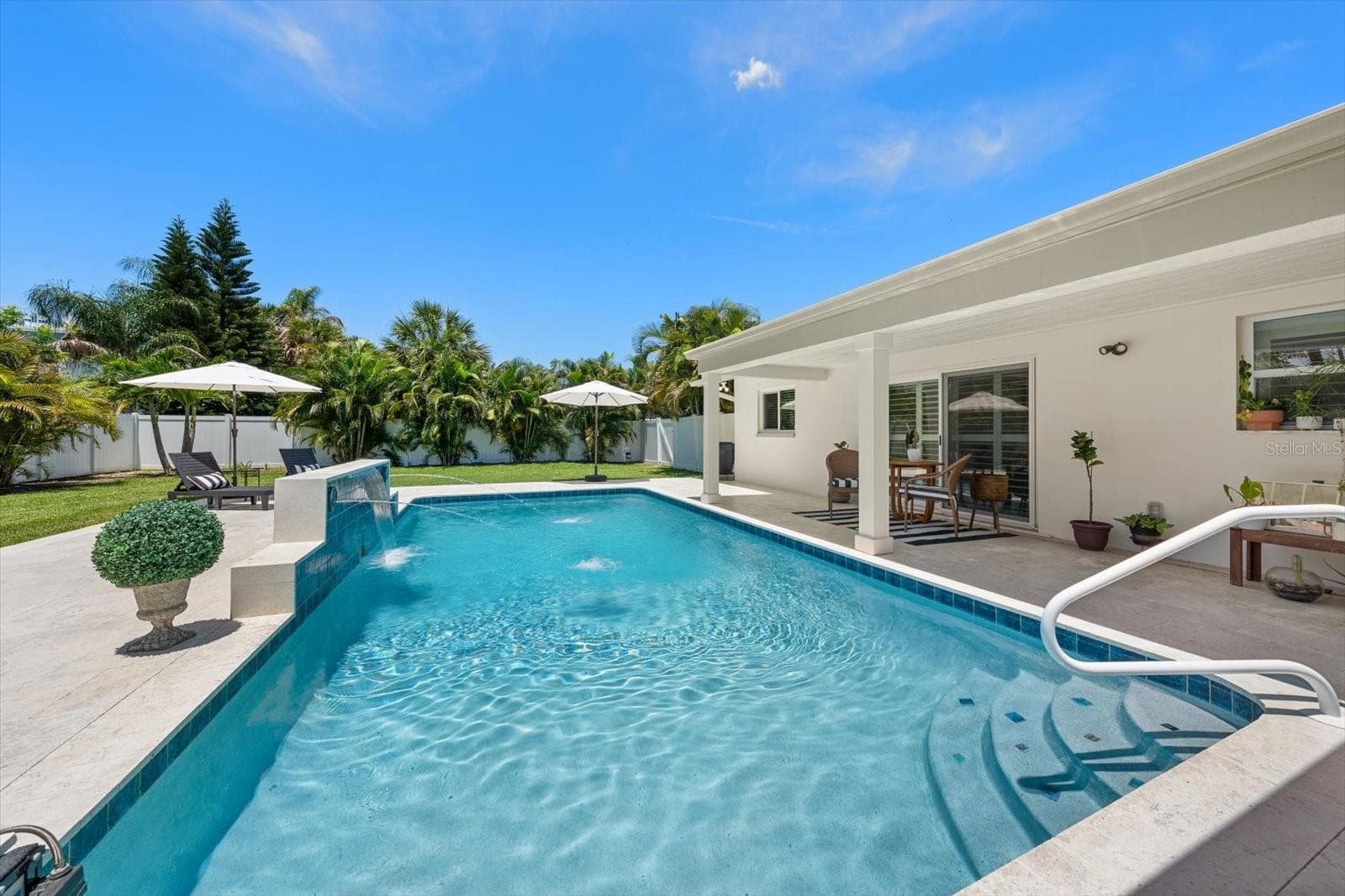 Go ahead, jump in and start relaxing! - 821 JACARANDA DR, LARGO