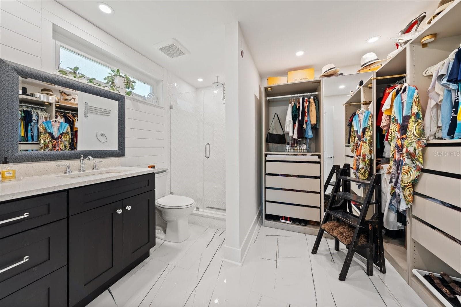 Built in closet, so fancy - 821 JACARANDA DR, LARGO