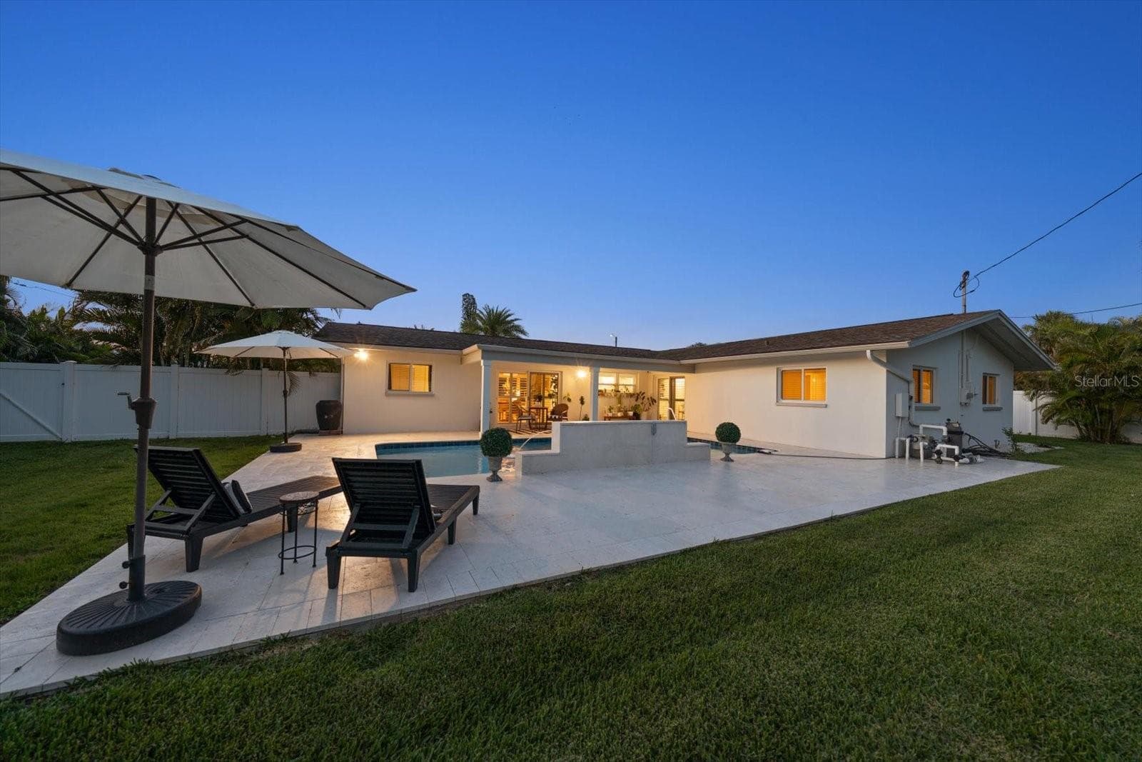 Just waiting for a party to start! - 821 JACARANDA DR, LARGO