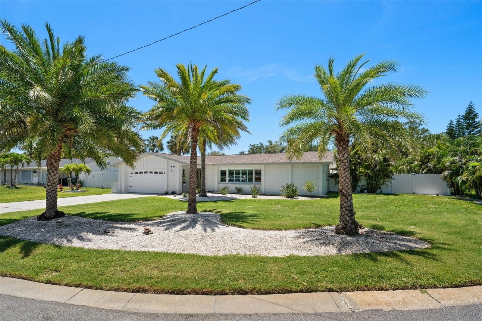 PALMS! - 821 JACARANDA DR, LARGO