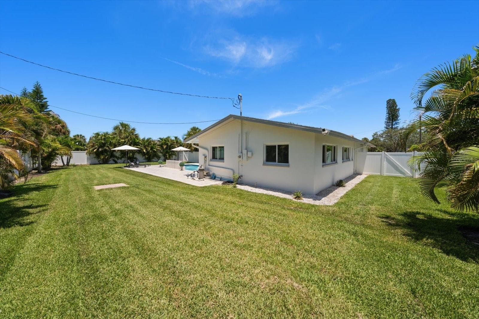 Big yard - 821 JACARANDA DR, LARGO