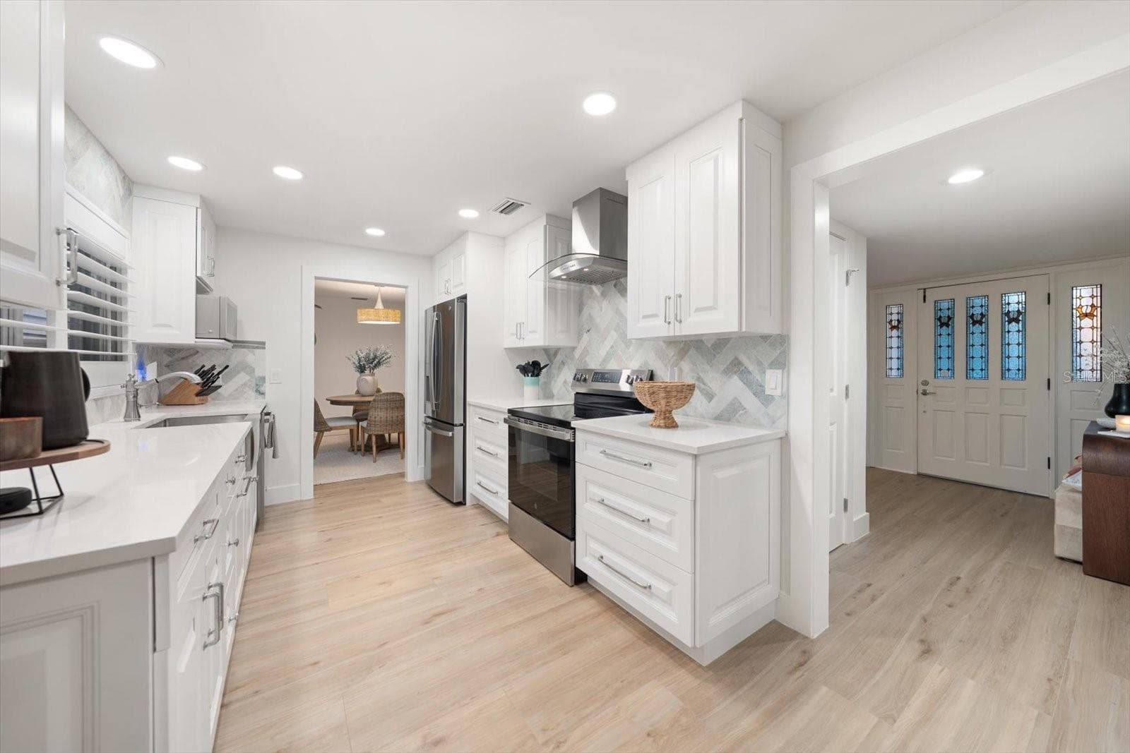 Gorgeous Kitchen - 821 JACARANDA DR, LARGO