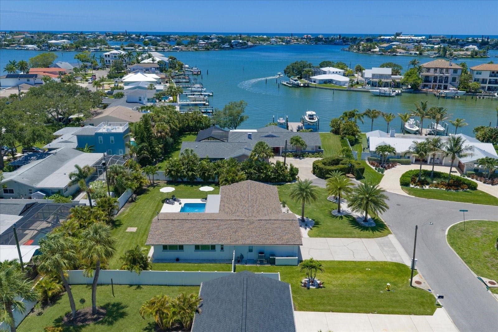 Just beautiful! - 821 JACARANDA DR, LARGO