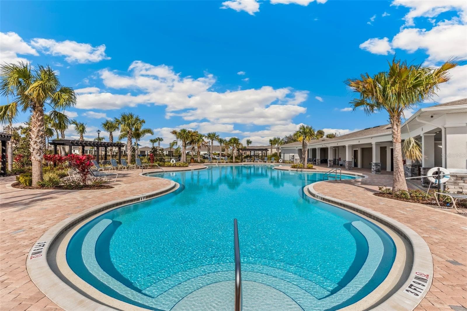 COMMUNITY POOL - 4120 QUIET RAIN CT, PALMETTO