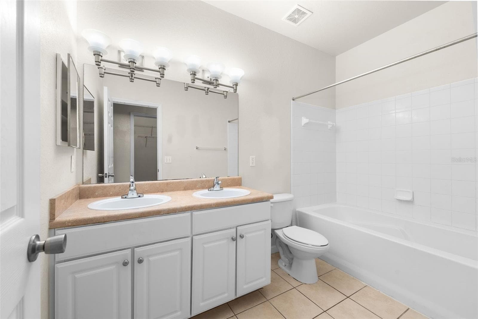 Condominium at 5007 NW 45TH RD #103, GAINESVILLE, photo 15 of 19