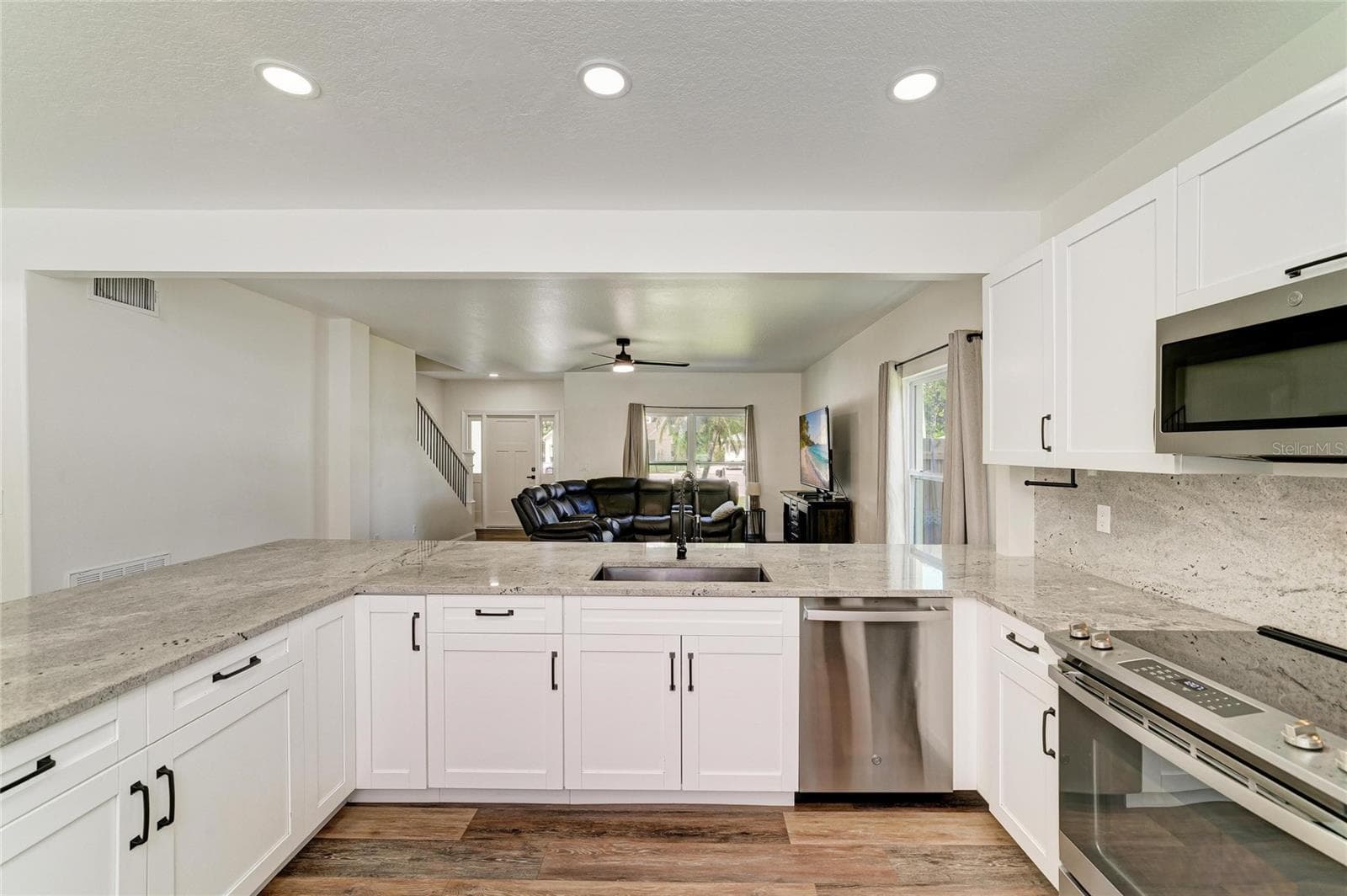 Soft close cabinetry, stainless steel appliances, and granite counters. - 3220 37TH TER E, BRADENTON