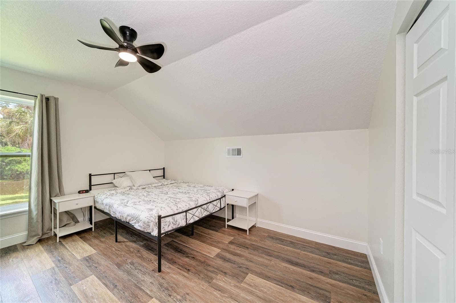 One of 4 spacious bedrooms on the second floor. - 3220 37TH TER E, BRADENTON