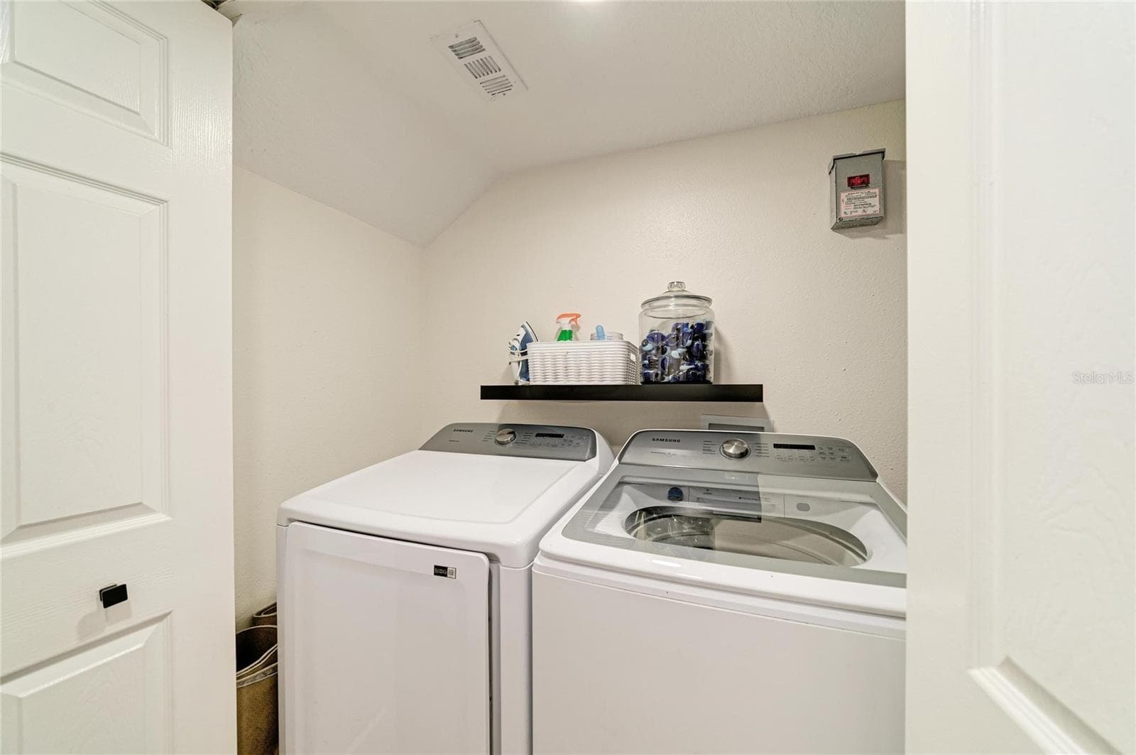 First floor laundry - 3220 37TH TER E, BRADENTON
