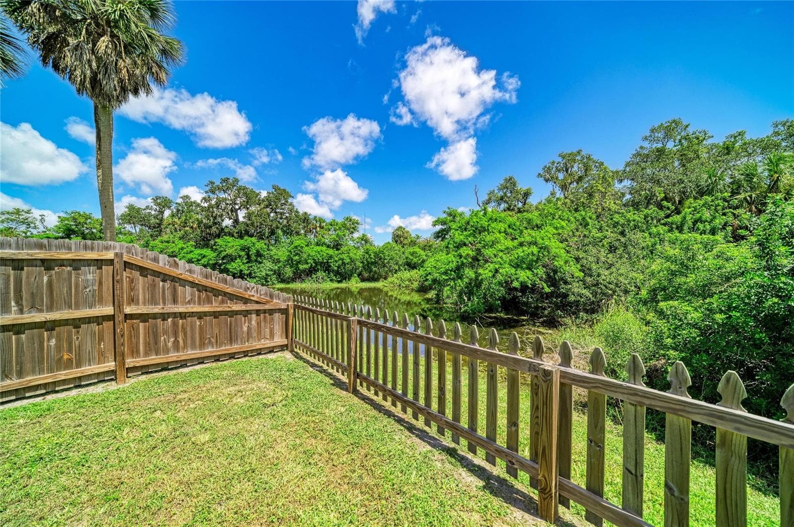 Large fenced backyard with tons of privacy. - 3220 37TH TER E, BRADENTON
