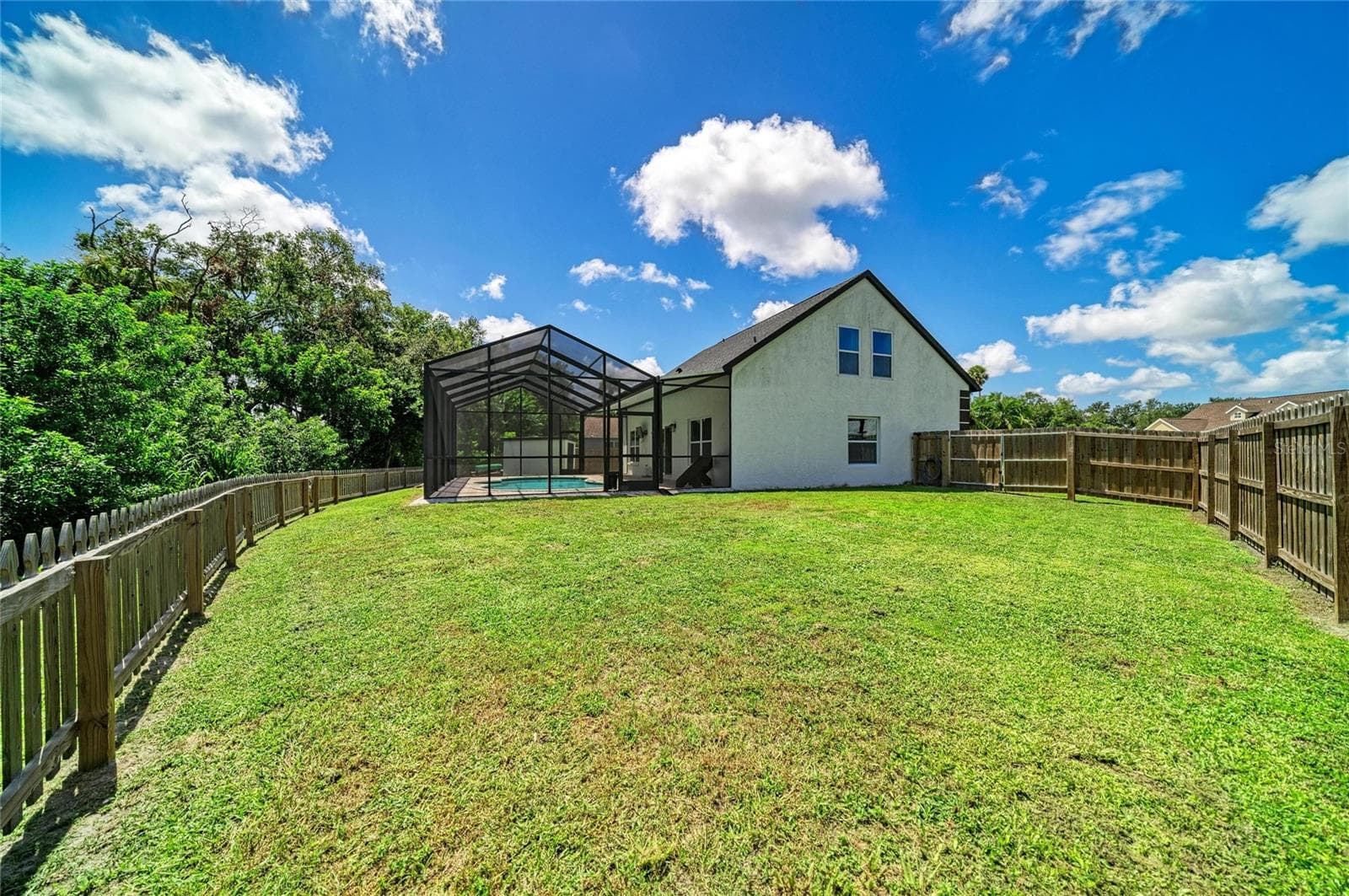 Large fenced backyard with tons of privacy. - 3220 37TH TER E, BRADENTON
