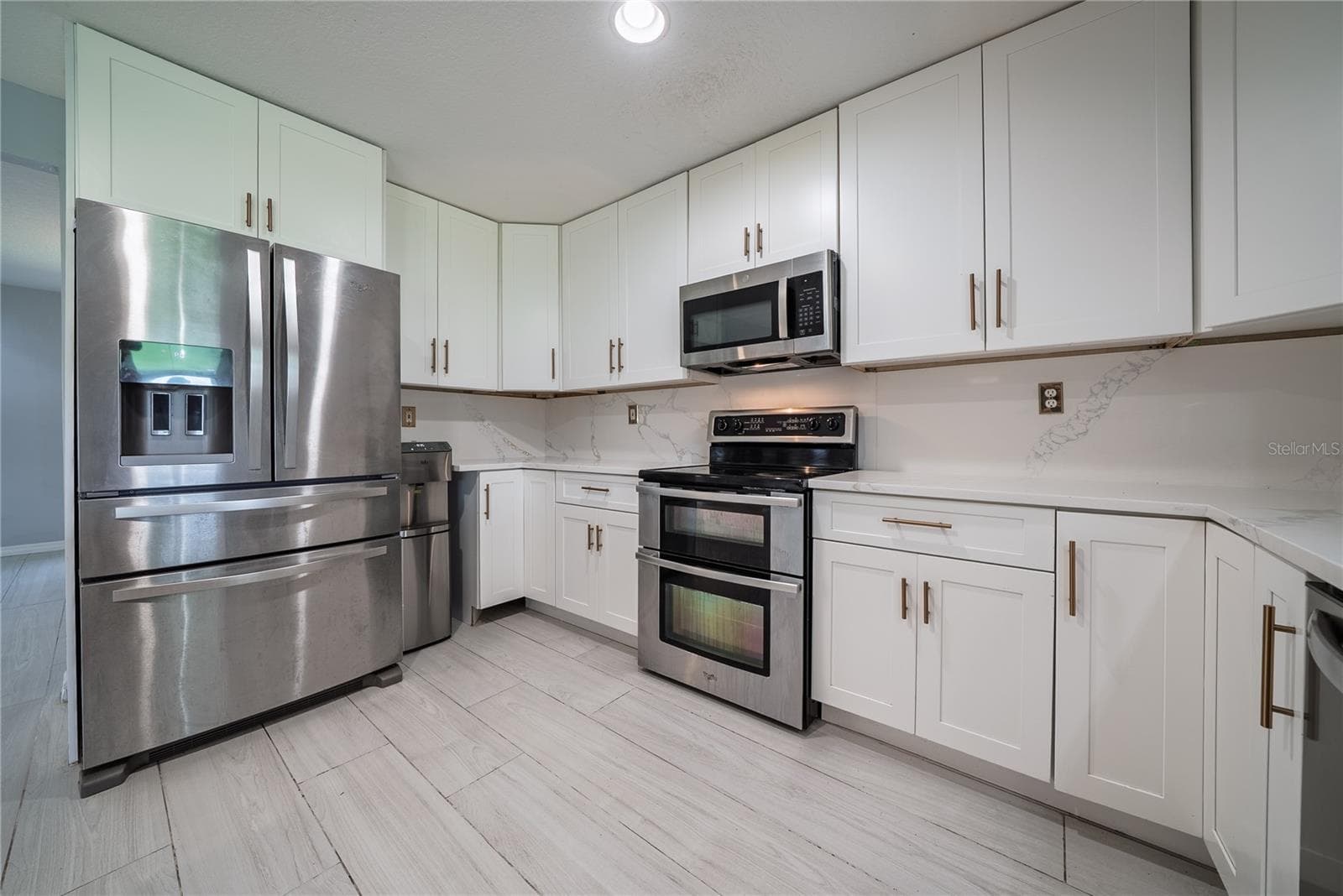 Kitchen with water filtration system - 3209 ROMAINE CT, ORLANDO
