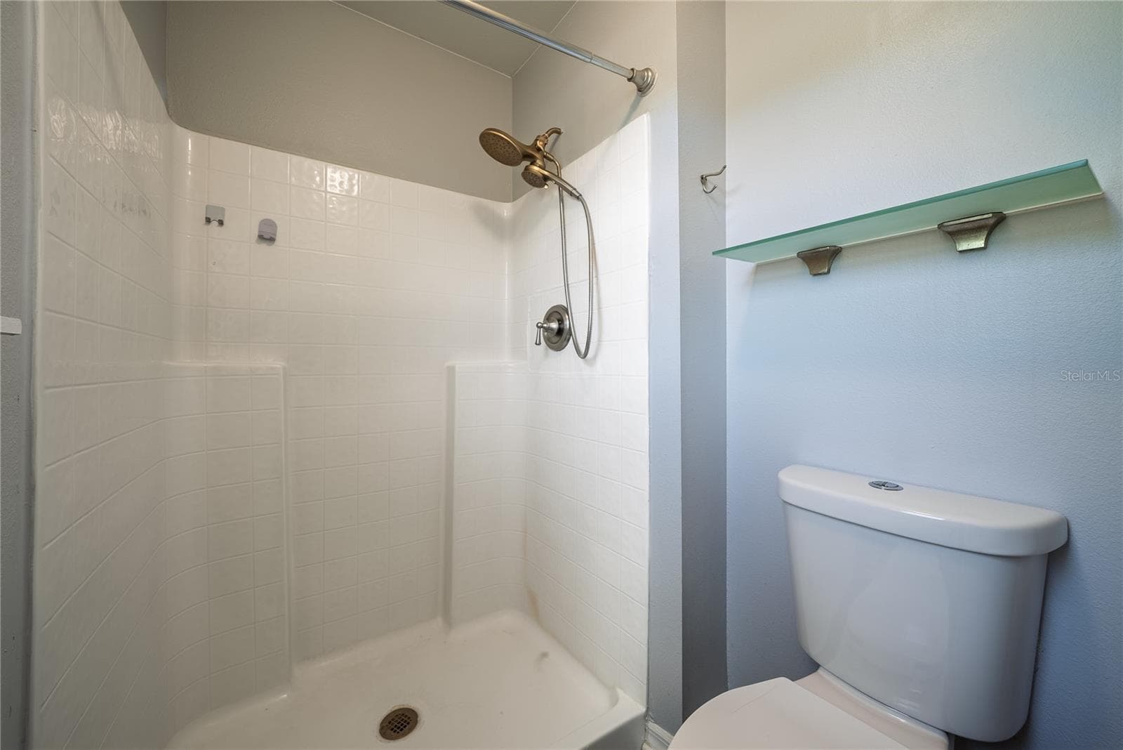 Primary toilet and shower - 3209 ROMAINE CT, ORLANDO