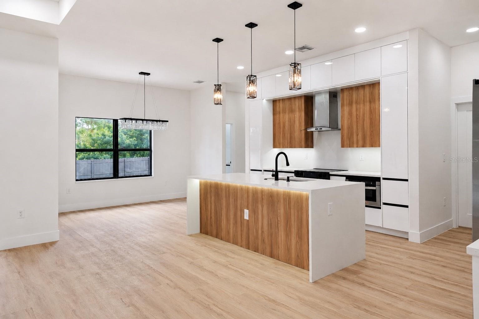 Gourmet Kitchen and Dining Room - 1310 S WAPELLO ST, NORTH PORT