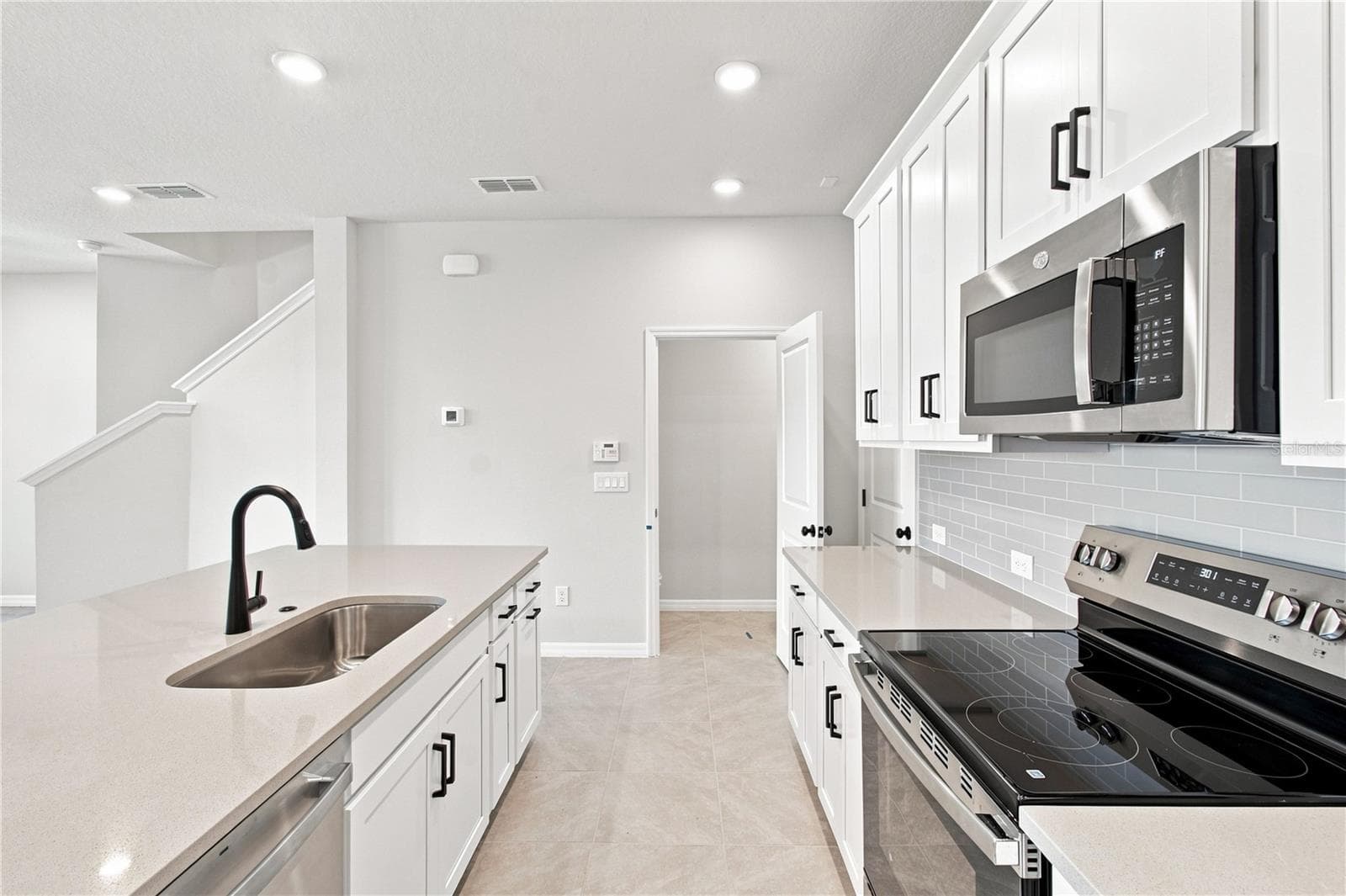 Kitchen - 5596 COOPERS HAWK CT, ST CLOUD