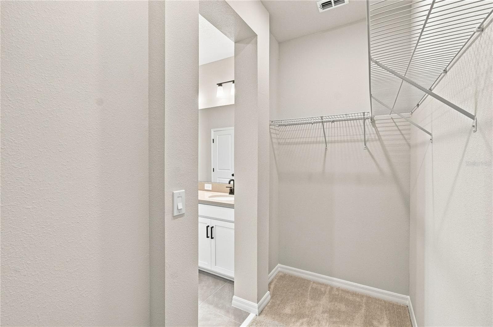 Owner's Closet - 5596 COOPERS HAWK CT, ST CLOUD