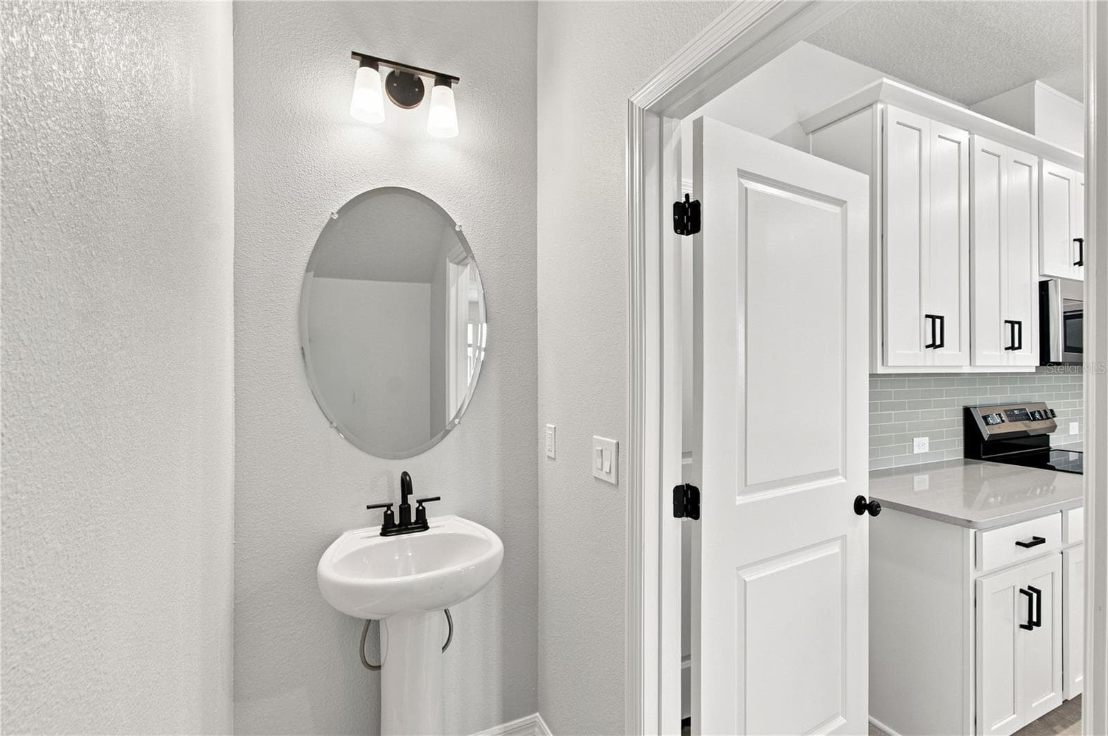 Powder Bath - 5596 COOPERS HAWK CT, ST CLOUD