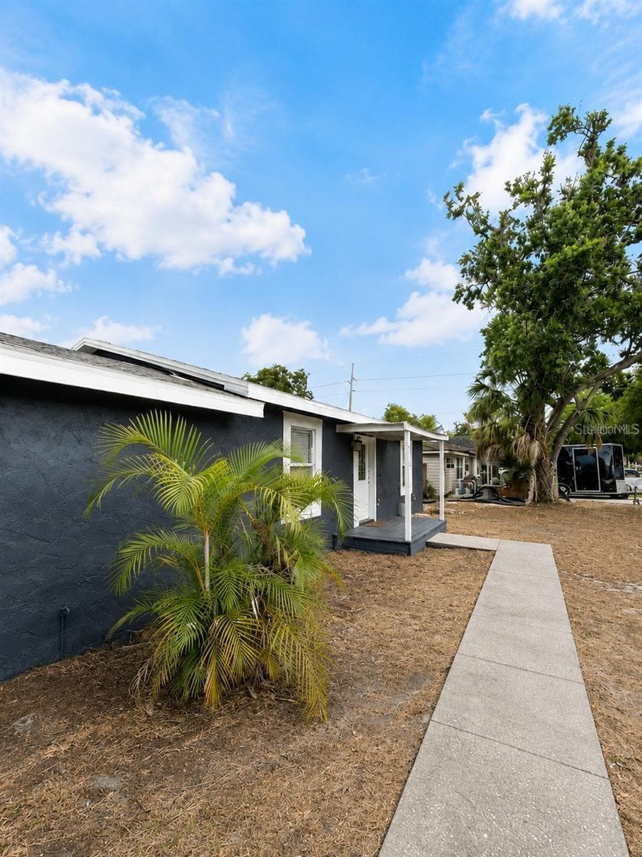 Single Family Residence at 6712 S GABRIELLE ST, TAMPA, photo 6 of 19