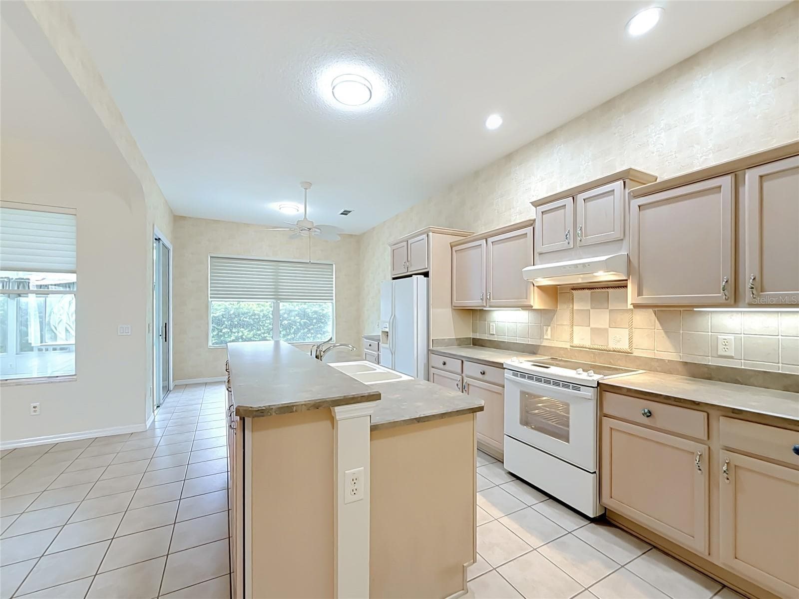 New ceiling LED lighting. Wall paper can easily be removed and walls painted - 11932 SE 179TH ST, SUMMERFIELD
