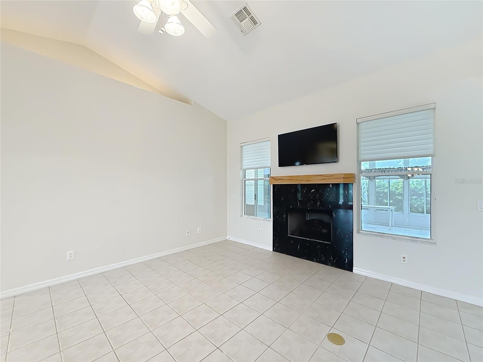 Propane fireplace - 11932 SE 179TH ST, SUMMERFIELD