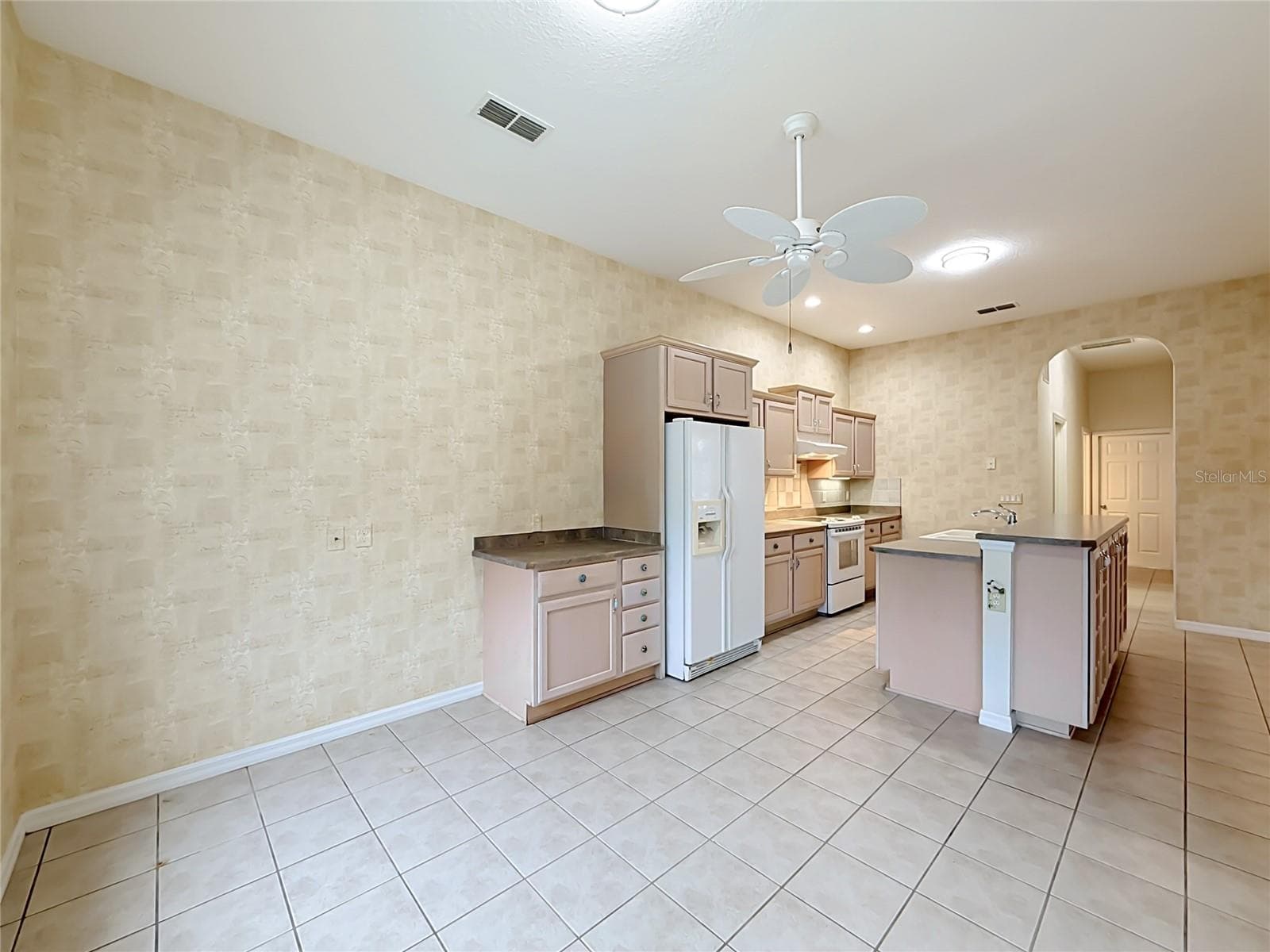 Numerous ceiling fans throughout. - 11932 SE 179TH ST, SUMMERFIELD
