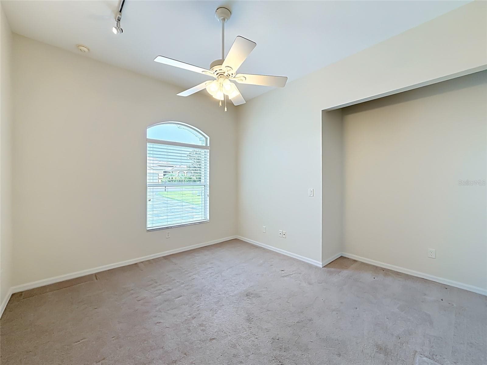 Bedroom 3 with built in closet space. Was a craft room. Trac lights showcased the trophy quilts. - 11932 SE 179TH ST, SUMMERFIELD