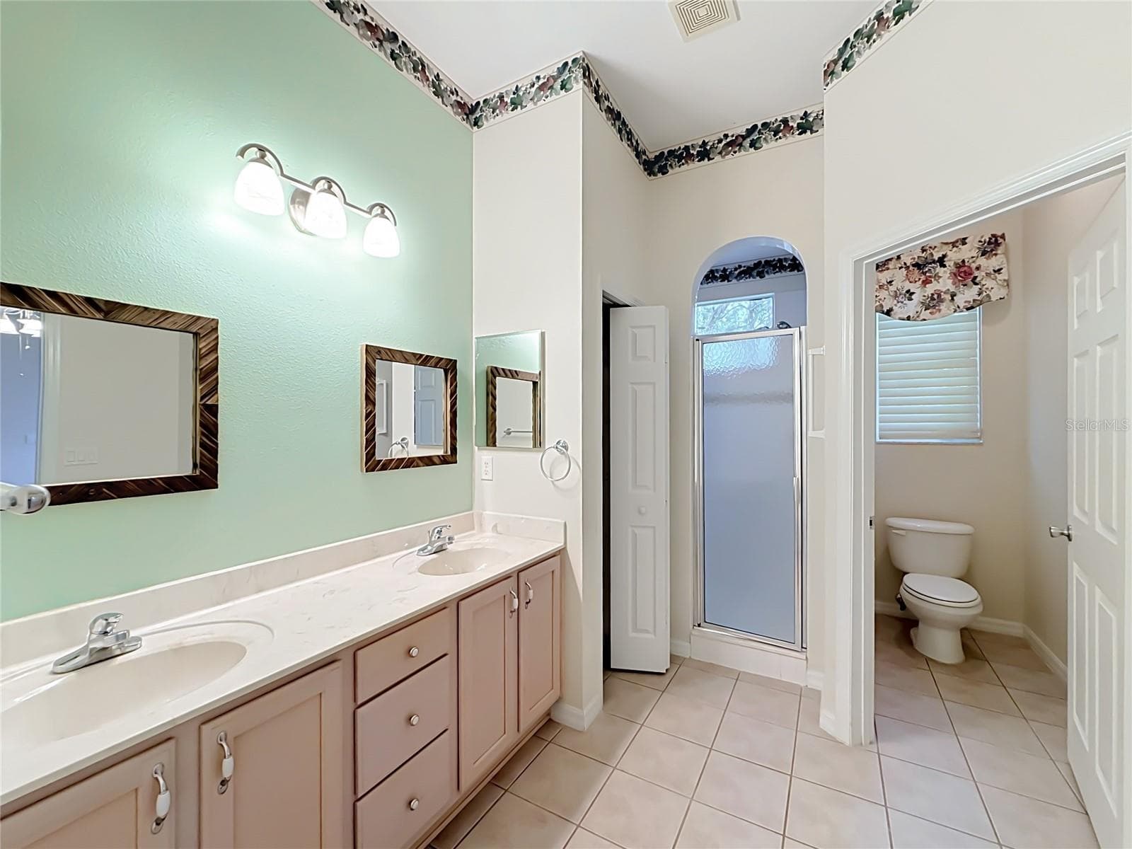Walk in shower and water closet - 11932 SE 179TH ST, SUMMERFIELD