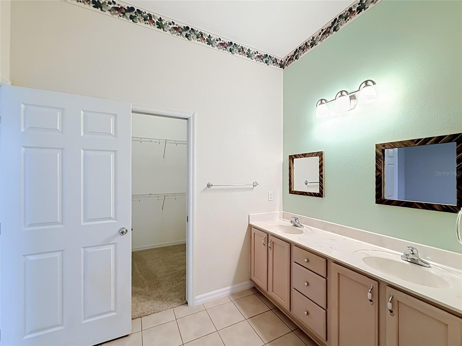 Dbl. bowl Vanity - 11932 SE 179TH ST, SUMMERFIELD