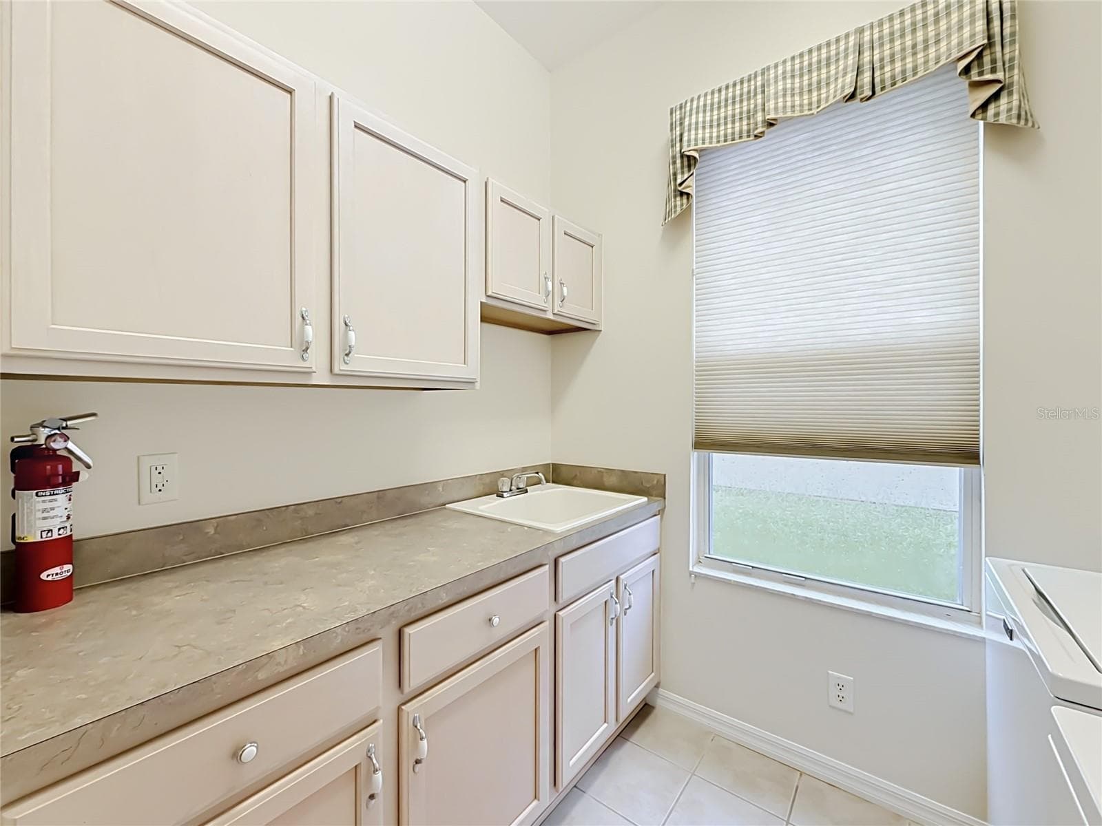 Laundry room - 11932 SE 179TH ST, SUMMERFIELD