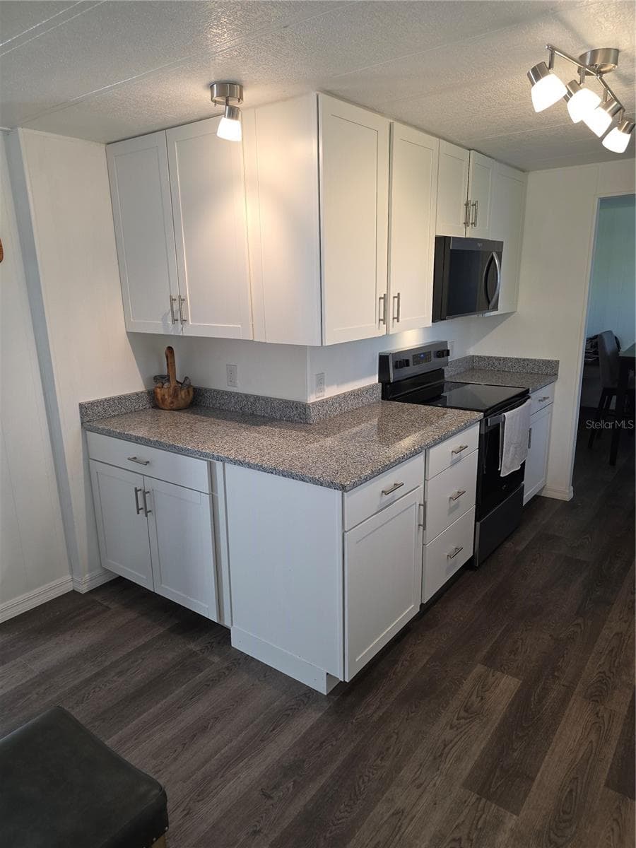 Manufactured Home at 102 BAREFOOT TRL, PORT ORANGE, photo 4 of 20