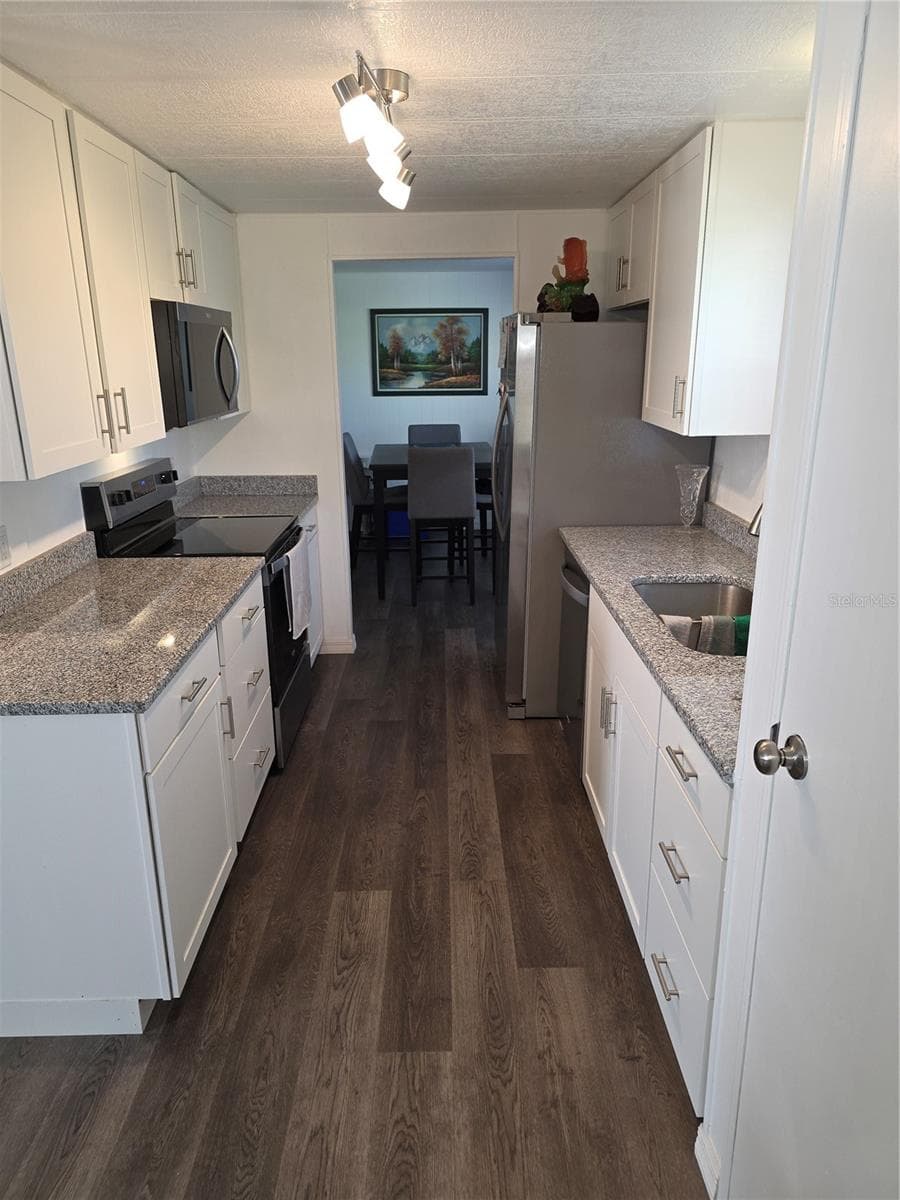 Manufactured Home at 102 BAREFOOT TRL, PORT ORANGE, photo 5 of 20