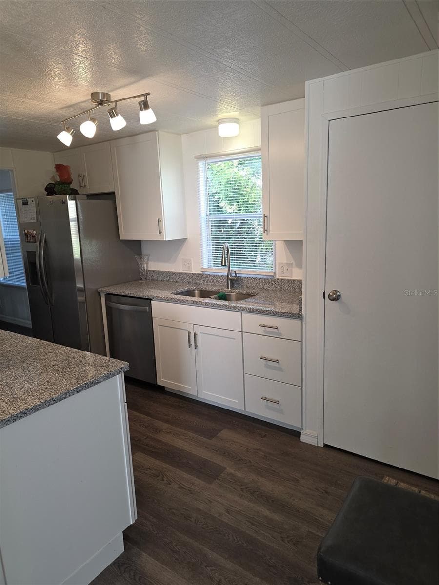 Manufactured Home at 102 BAREFOOT TRL, PORT ORANGE, photo 6 of 20
