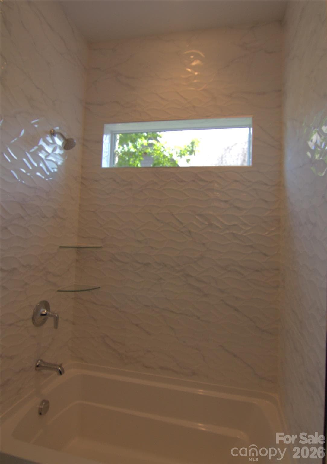 Jack and Jill Bath - 47 Versailles Lane, Asheville