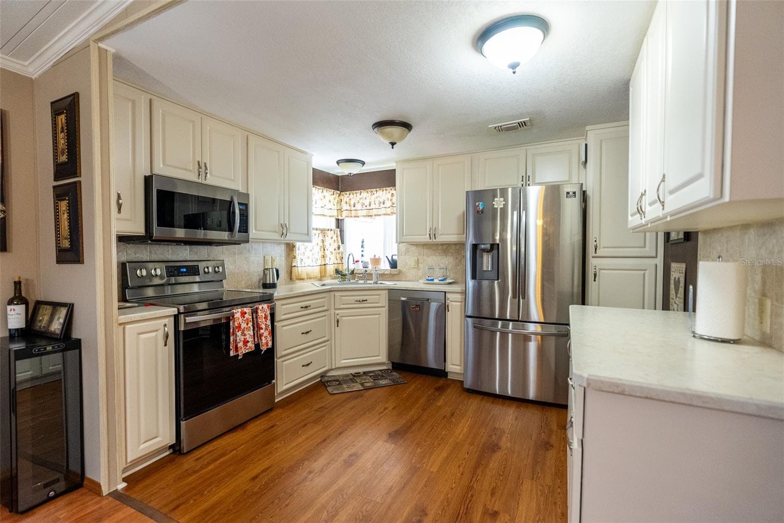SPACIOUS KITCHEN - 6703 CANTERBURY DR NE, WINTER HAVEN
