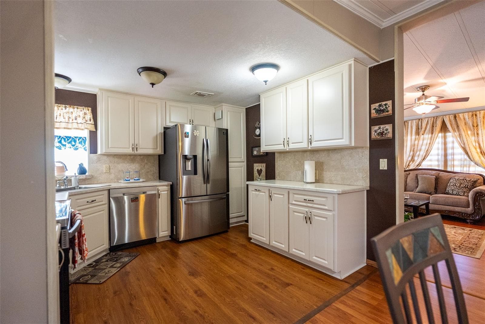 SPACIOUS KITCHEN - 6703 CANTERBURY DR NE, WINTER HAVEN